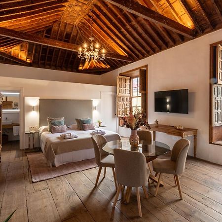Отель La Casa De La Camelia Сан-Кристобаль-де-Ла-Лагуна Экстерьер фото