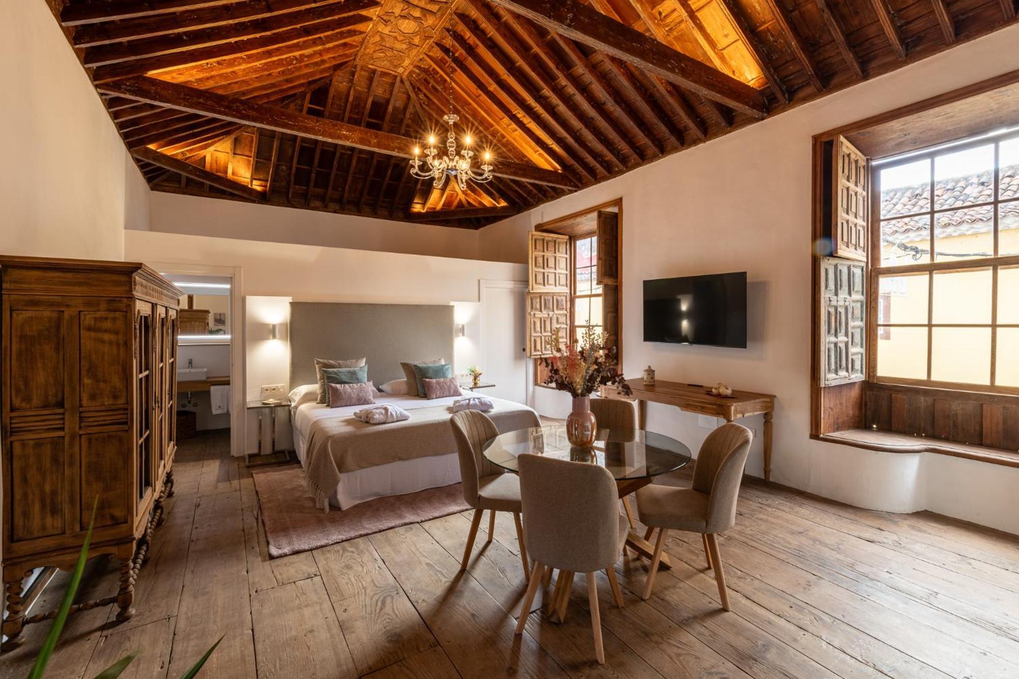 Отель La Casa De La Camelia Сан-Кристобаль-де-Ла-Лагуна Экстерьер фото
